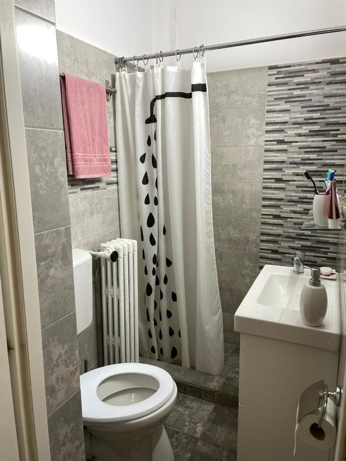 Centru Charming New Apartament Piata Universitate Apartment Bucharest Luaran gambar